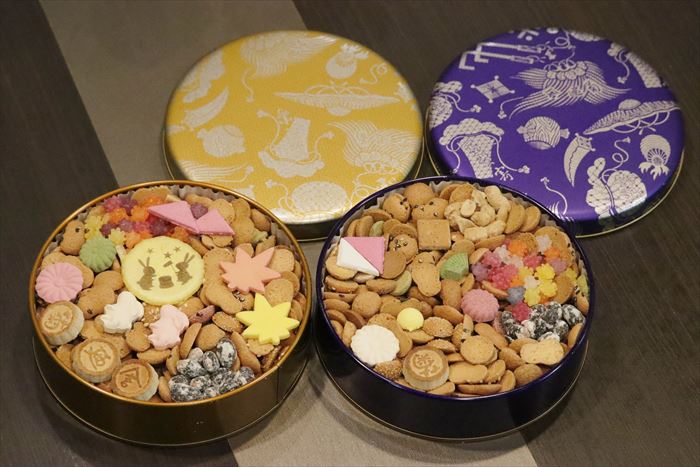銀座菊廼舎（ぎんざきくのや）さんの 冨貴寄（ふきよせ）缶の中身の写真